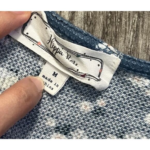Hippie Rose Womens Size Medium Blue Floral Wrap Top Short Sleeve Tie Waist Crop - Picture 2 of 5